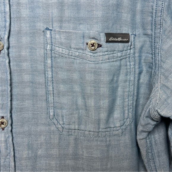 Eddie Bauer, Men’s M 100% Cotton Blue button-down, Short Sleeve Shirt Preowned - Picture 2 of 7